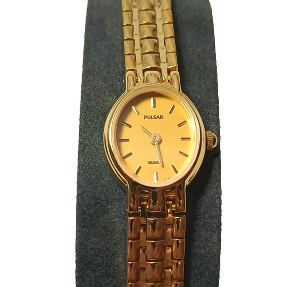 Nice Ladies Pulsar Small Dial Bracelet Watch With New Battery main image 9